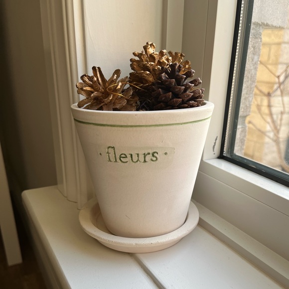 Ceramic planter - Picture 1 of 3